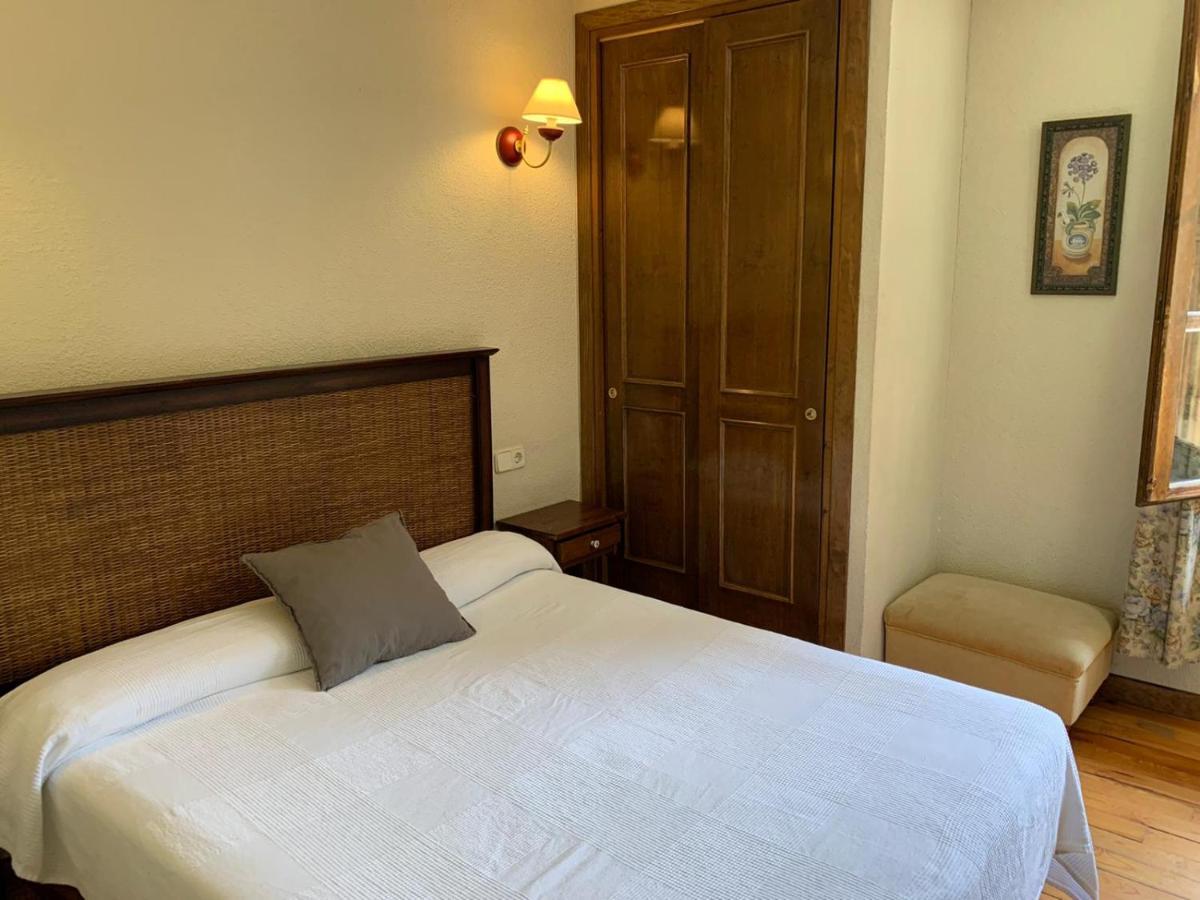 Hotel Charle Jaca Kültér fotó