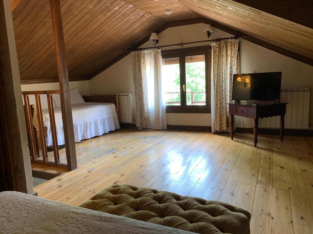 Hotel Charle Jaca Kültér fotó