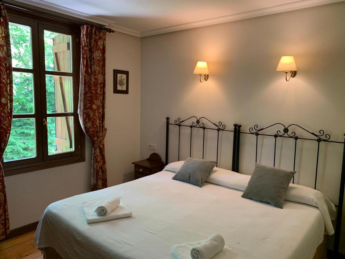 Hotel Charle Jaca Kültér fotó