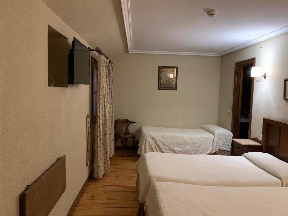 Hotel Charle Jaca Kültér fotó