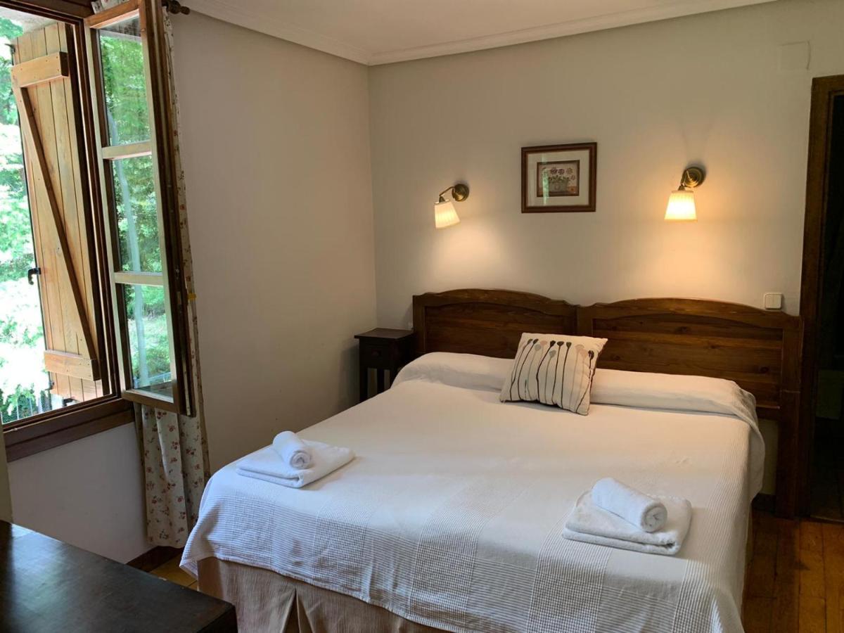 Hotel Charle Jaca Kültér fotó