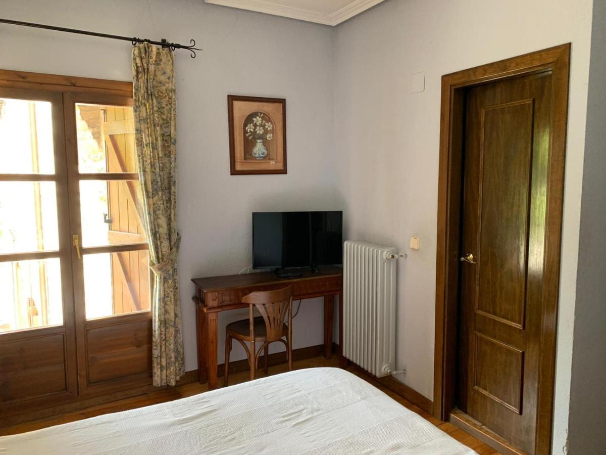 Hotel Charle Jaca Kültér fotó