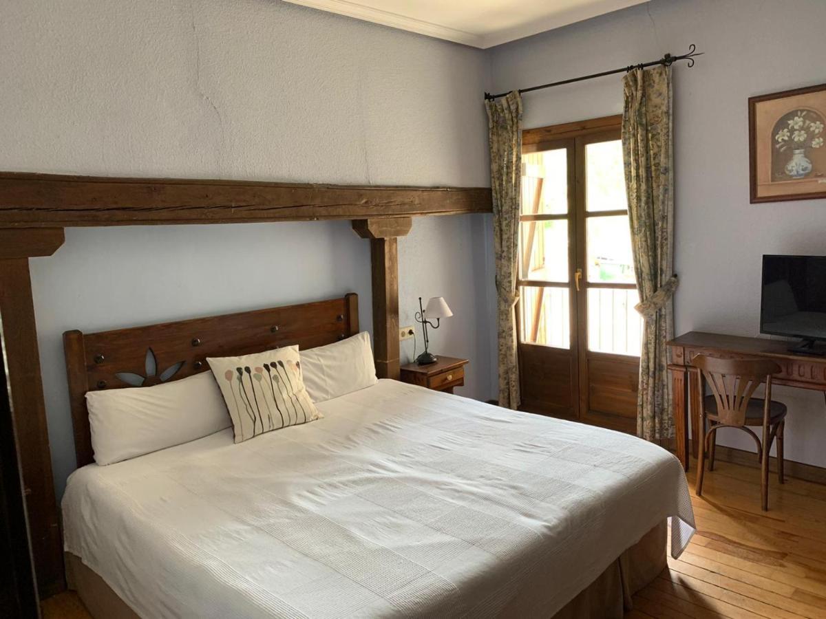 Hotel Charle Jaca Kültér fotó