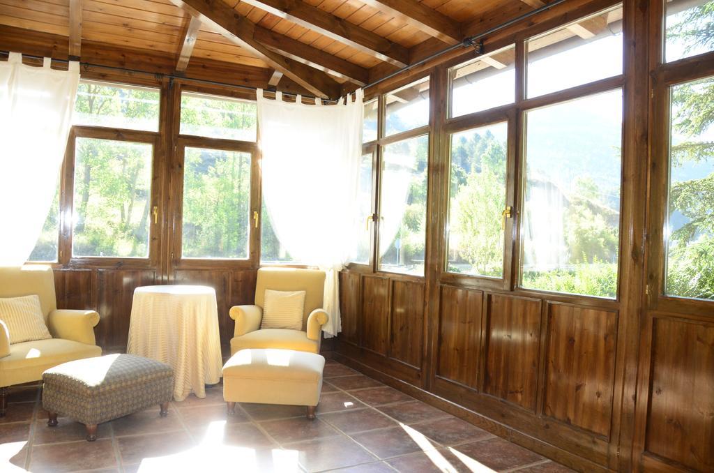 Hotel Charle Jaca Kültér fotó