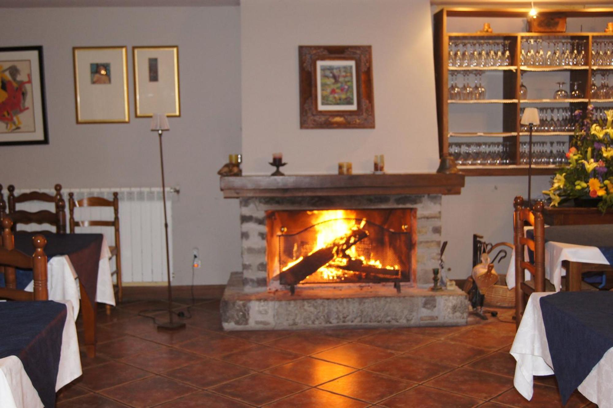 Hotel Charle Jaca Kültér fotó