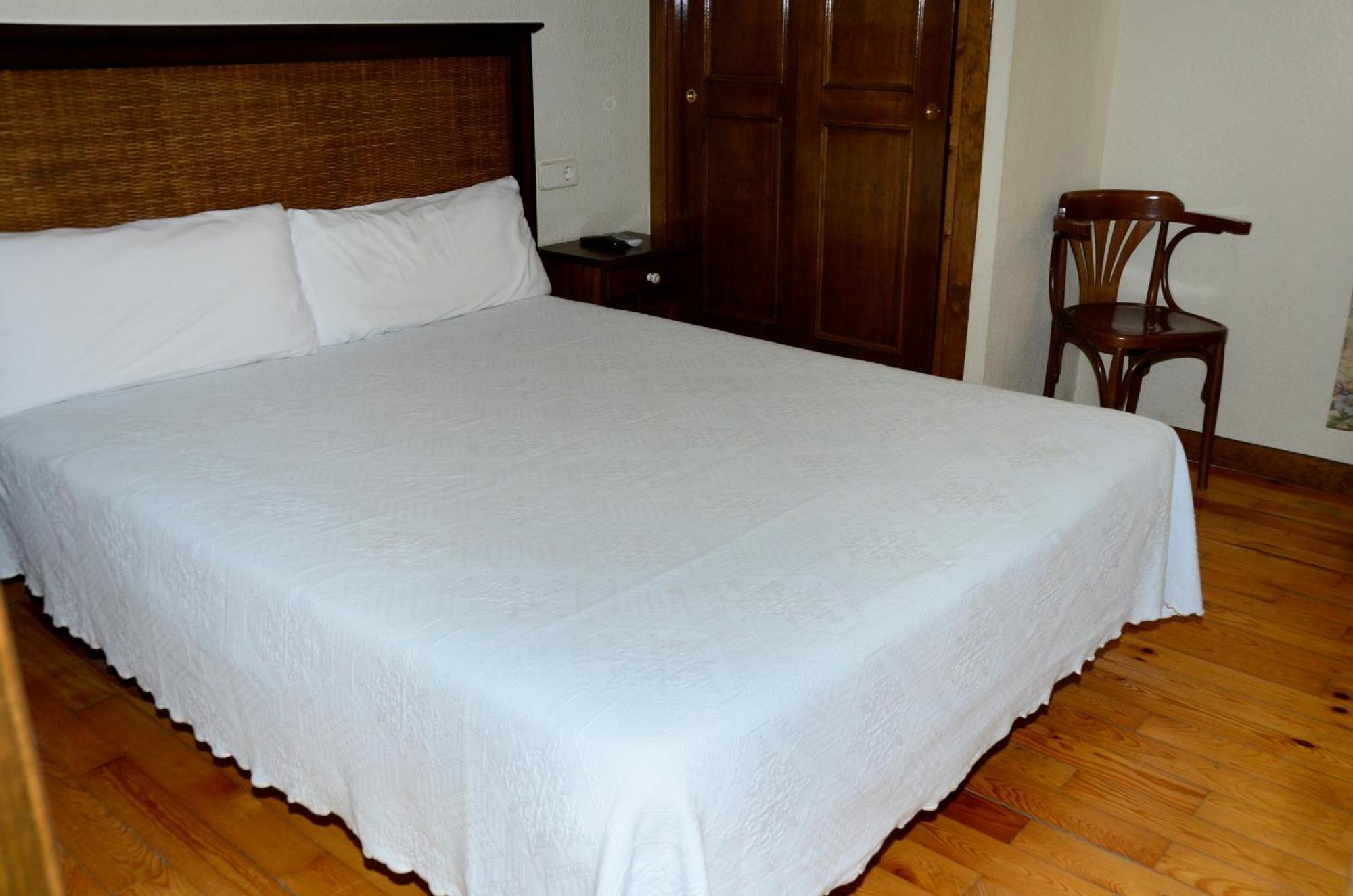 Hotel Charle Jaca Szoba fotó