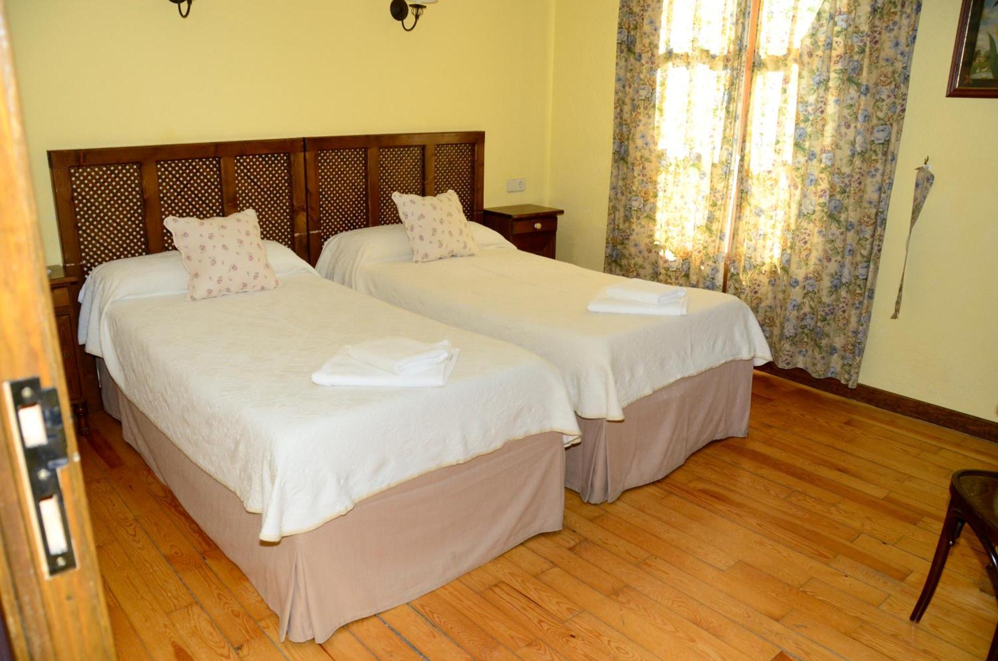 Hotel Charle Jaca Szoba fotó